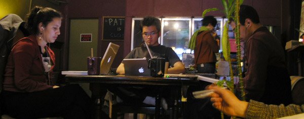 laptops in a cafe